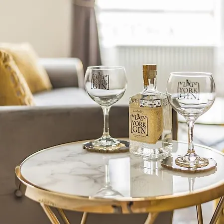 Rowntree One - Stunning Apartment- Grade Ii Listed Lägenhet *