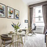 Rowntree One - Stunning Apartment- Grade Ii Listed *