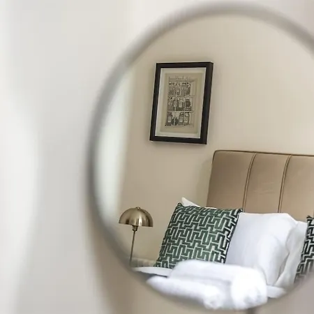 Rowntree One - Stunning Apartment- Grade Ii Listed *